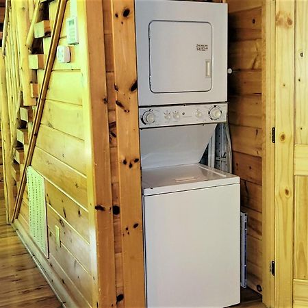 Mountain Joy -Private Treehouse Style Cabin That Sleeps 4-Free Tickets Gatlinburg Exterior photo