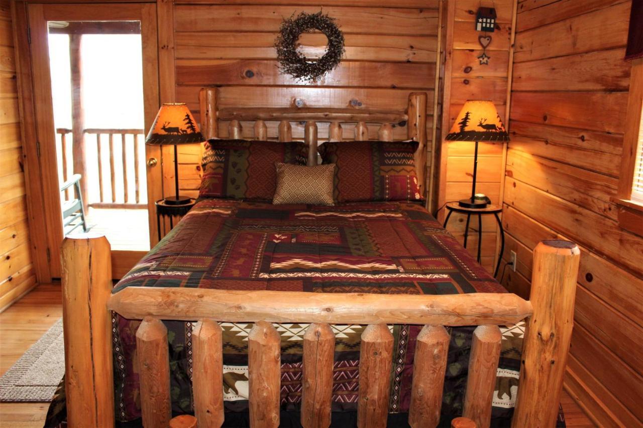 Mountain Joy -Private Treehouse Style Cabin That Sleeps 4-Free Tickets Gatlinburg Exterior photo