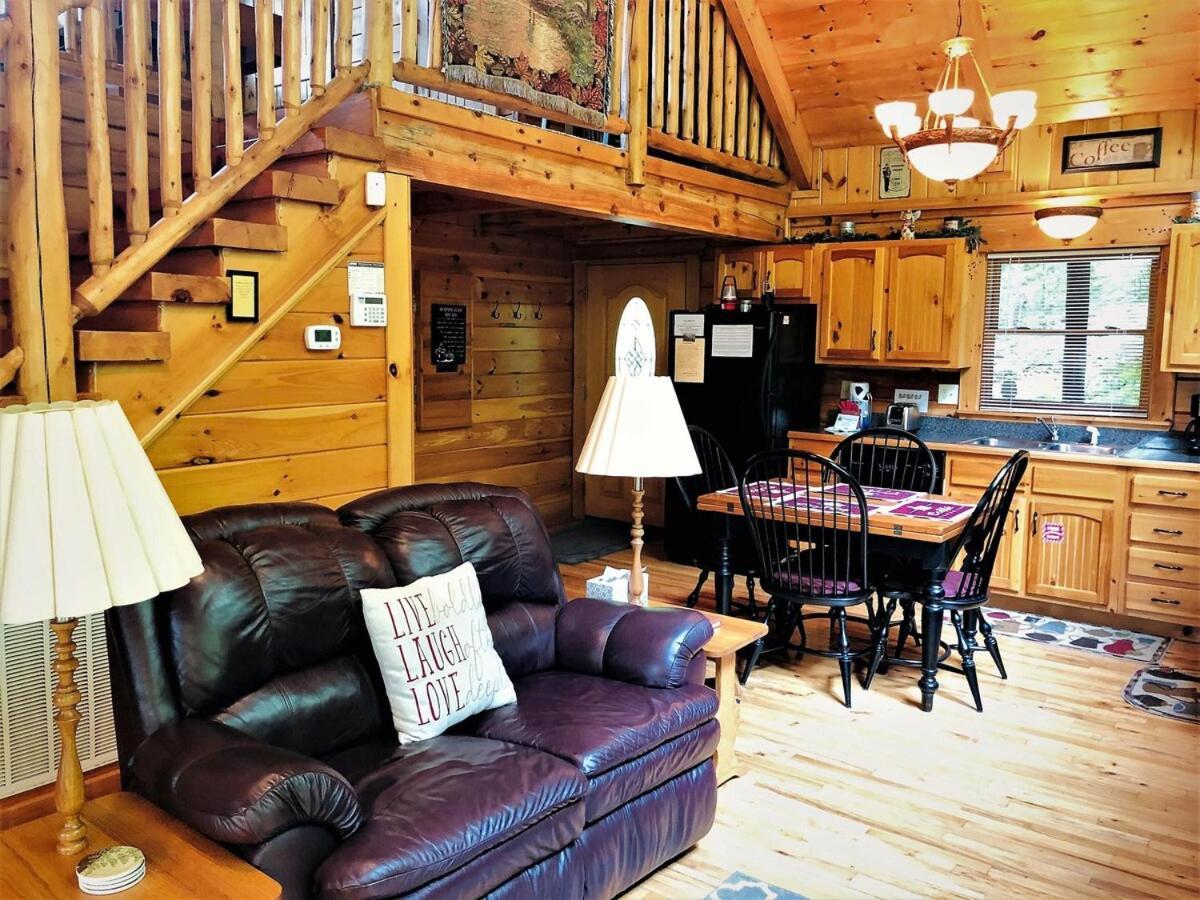 Mountain Joy -Private Treehouse Style Cabin That Sleeps 4-Free Tickets Gatlinburg Exterior photo